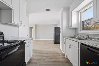 3901 Hiland Drive, Beverly Hills, TX 76711 - Photo 5