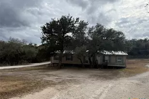 136 Sonnyland Dr, Canyon Lake, TX 78133 - Photo 5