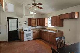 265 Sandy Oaks Dr, Seguin, TX 78155 - Photo 7