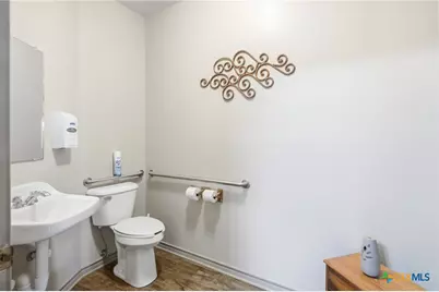 501 W Grand Avenue, Yoakum, TX 77995 - Photo 13