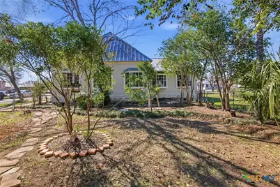 501 W Grand Avenue, Yoakum, TX 77995 - Photo 21