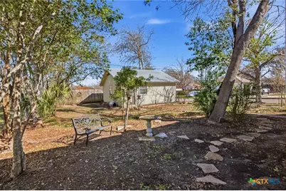 501 W Grand Avenue, Yoakum, TX 77995 - Photo 19