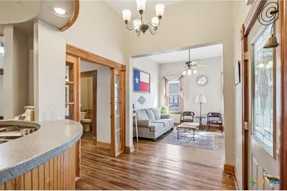 501 W Grand Avenue, Yoakum, TX 77995 - Photo 5