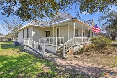 501 W Grand Avenue, Yoakum, TX 77995 - Photo 17