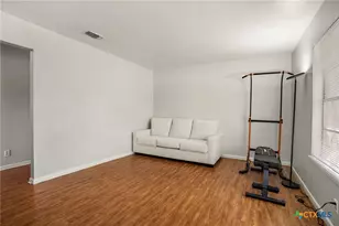 318 Craddock Ave, San Marcos, TX 78666 - Photo 7