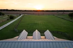 424 N Crawford Ln, Bartlett, TX 76511 - Photo 9