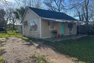 1109 E Power, Victoria, TX 77901 - Photo 1