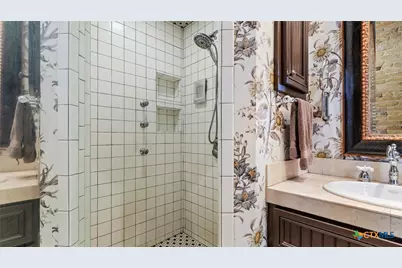 418 S Santa Clara Avenue, New Braunfels, TX 78130 - Photo 35