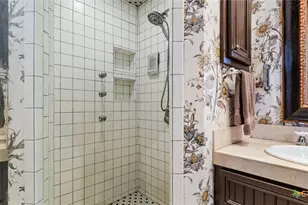 418 S Santa Clara Ave, New Braunfels, TX 78130 - Photo 35