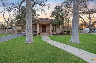 418 S Santa Clara Ave, New Braunfels, TX 78130 - Photo 1
