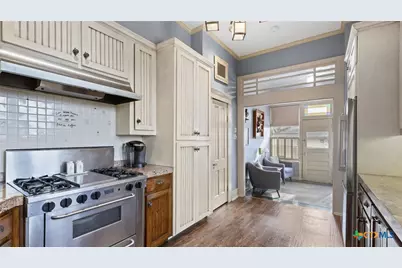 418 S Santa Clara Avenue, New Braunfels, TX 78130 - Photo 13