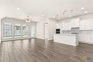 636 Vireos St, New Braunfels, TX 78132 - Photo 5