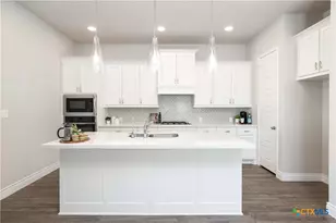 636 Vireos St, New Braunfels, TX 78132 - Photo 5