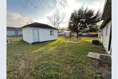 705 E Hiller, Victoria, TX 77901 - Photo 23