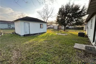 705 E Hiller, Victoria, TX 77901 - Photo 23