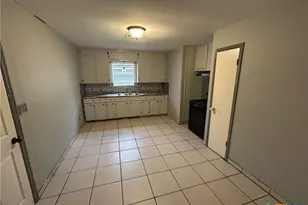 705 E Hiller, Victoria, TX 77901 - Photo 7