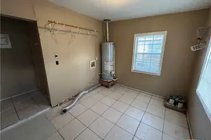 705 E Hiller, Victoria, TX 77901 - Photo 11