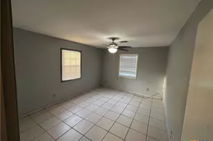 705 E Hiller, Victoria, TX 77901 - Photo 17