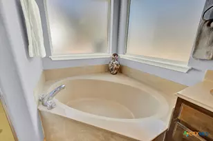 2219 Sun Chase Blvd, New Braunfels, TX 78130 - Photo 9