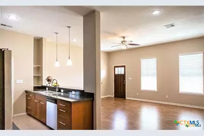 602 and 604 E Juan Linn Street, Victoria, TX 77901 - Photo 5