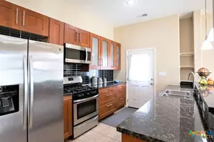 602 and 604 E Juan Linn St, Victoria, TX 77901 - Photo 7