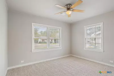 809 E 12th Avenue, Belton, TX 76513 - Photo 15