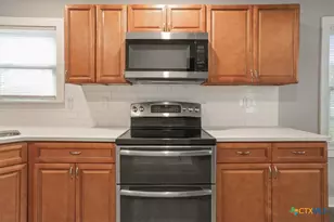 809 E 12th Ave, Belton, TX 76513 - Photo 9