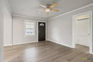 809 E 12th Ave, Belton, TX 76513 - Photo 13