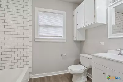 809 E 12th Avenue, Belton, TX 76513 - Photo 17