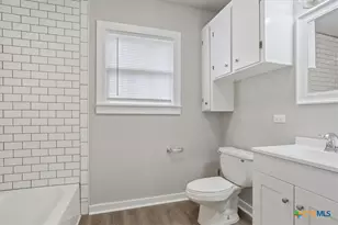 809 E 12th Ave, Belton, TX 76513 - Photo 17