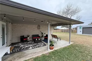 213 Sparrow Ln, Victoria, TX 77905 - Photo 41