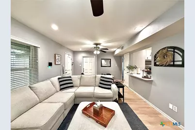 213 Sparrow Lane, Victoria, TX 77905 - Photo 5