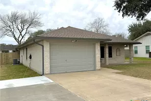 213 Sparrow Ln, Victoria, TX 77905 - Photo 3