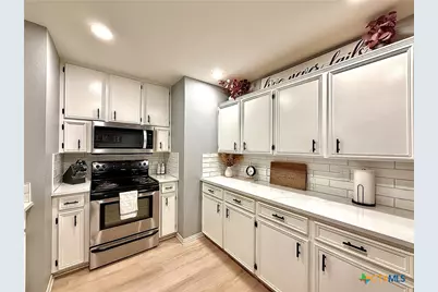 213 Sparrow Lane, Victoria, TX 77905 - Photo 17