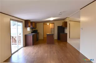 422 W Oaks, Victoria, TX 77905 - Photo 5