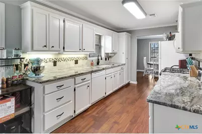 101 Kemble Street, Victoria, TX 77904 - Photo 9