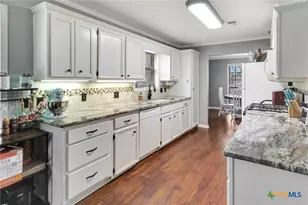 101 Kemble St, Victoria, TX 77904 - Photo 9