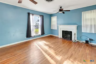 1103 Hopkins Street, Yoakum, TX 77995 - Photo 5