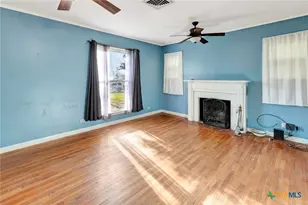 1103 Hopkins St, Yoakum, TX 77995 - Photo 5