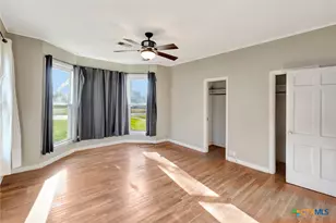 1103 Hopkins St, Yoakum, TX 77995 - Photo 15