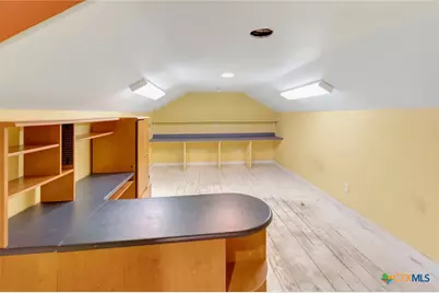 1103 Hopkins Street, Yoakum, TX 77995 - Photo 27