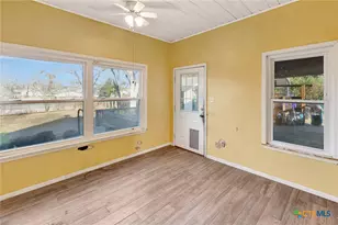 1103 Hopkins St, Yoakum, TX 77995 - Photo 23