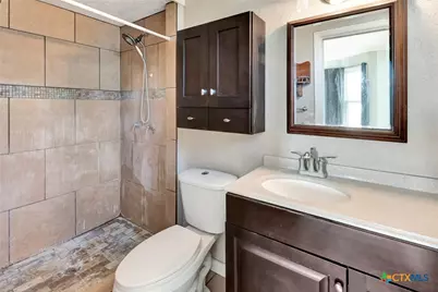 1103 Hopkins Street, Yoakum, TX 77995 - Photo 17