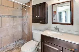 1103 Hopkins St, Yoakum, TX 77995 - Photo 17