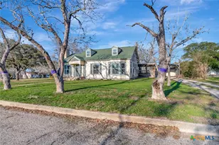 1103 Hopkins St, Yoakum, TX 77995 - Photo 3