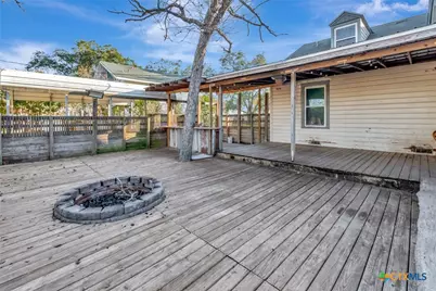 1103 Hopkins Street, Yoakum, TX 77995 - Photo 31