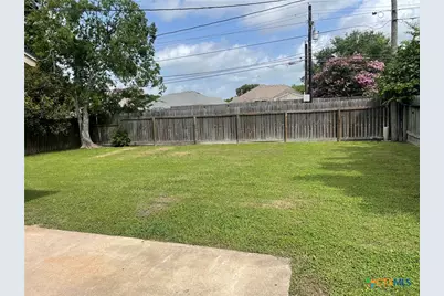 513 Camelot Drive, Victoria, TX 77901 - Photo 7
