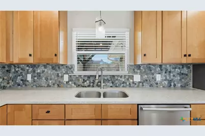 1409 Highland Drive, San Marcos, TX 78666 - Photo 9