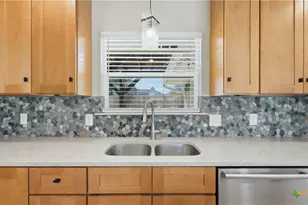 1409 Highland Dr, San Marcos, TX 78666 - Photo 9