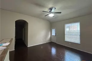 716 Creekside Cir, New Braunfels, TX 78130 - Photo 3